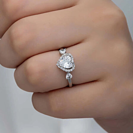 Supertrend Gümüş Beyaz Taşlı Kalpli Kadın Yüzük