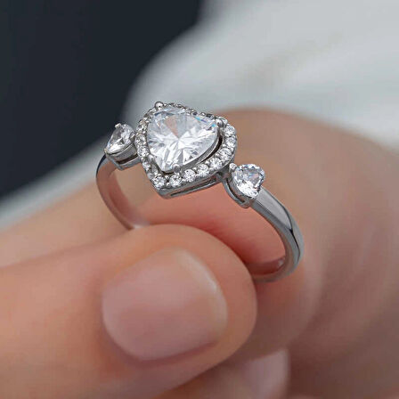 Supertrend Gümüş Beyaz Taşlı Kalpli Kadın Yüzük