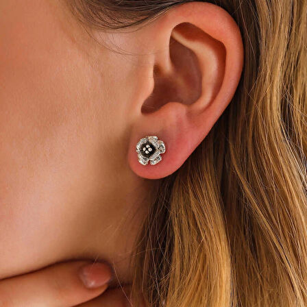 Supertrend Gümüş Çivili Gül Kadın Küpe