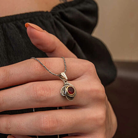 Supertrend Gümüş Kırmızı Taşlı Gül Model Kadın Kolye