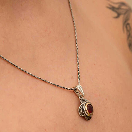 Supertrend Gümüş Kırmızı Taşlı Gül Model Kadın Kolye