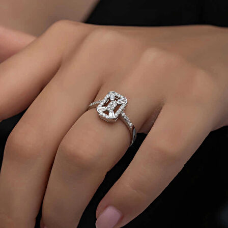 Supertrend Gümüş Baget Taşlı Kadın Yüzük