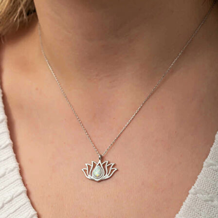 Supertrend Gümüş Beyaz Opal Taşlı Lotus Kadın Kolye