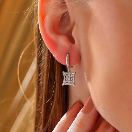 Supertrend Gümüş Kare Zirkon Taşlı Kadın Küpe