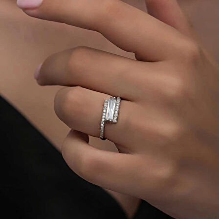 Supertrend Gümüş Baget Taşlı Kadın Yüzük