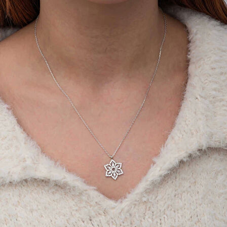 Supertrend Gümüş Baget Taşlı Çiçek Kadın Kolye