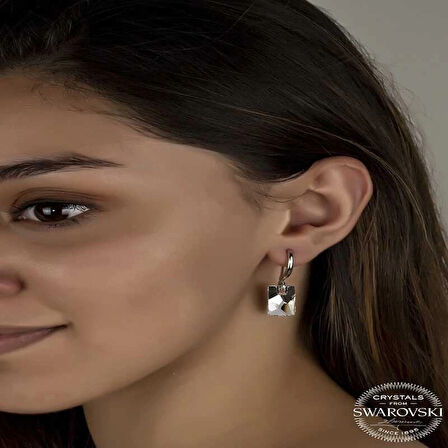 Supertrend Swa Crystal Taşlı Gümüş Beyaz Baget Sallantılı Kadın Küpe