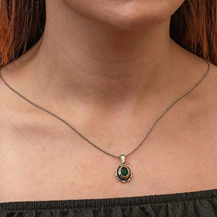 Supertrend Gümüş Yeşil Çiçek Desenli Otantik Kadın Kolye