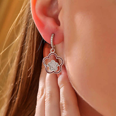 Supertrend ​gümüş Sallantılı Çiçek Desenli Kadın Küpe