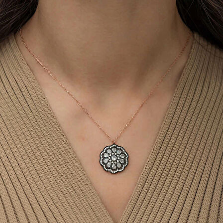 Supertrend Gümüş Çiçek Desenli Elmas Montür Kolye