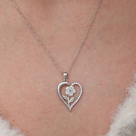 Supertrend Gümüş Kalpli Beyaz Gül Kadın Kolye