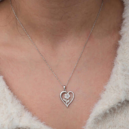 Supertrend Gümüş Kalpli Beyaz Gül Kadın Kolye