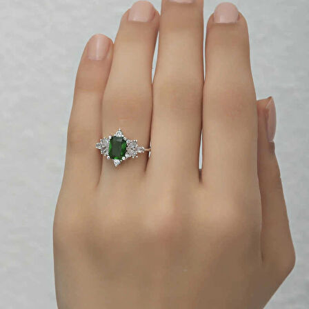 Supertrend Gümüş Yeşil Baget Taşlı Kadın Yüzük