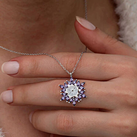 Supertrend Gümüş Mor Lotus Desenli Çiçek Kadın Kolye