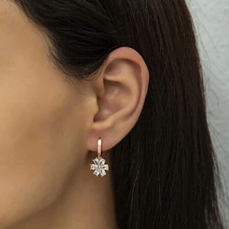 Supertrend Gümüş Beyaz Çiçek Kadın Küpe