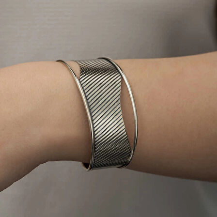 Supertrend Gümüş Eskitme Desenli Kadın Bilezik