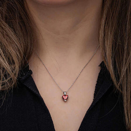 Supertrend Gümüş Kırmızı Taşlı Kalpli Kadın Kolye