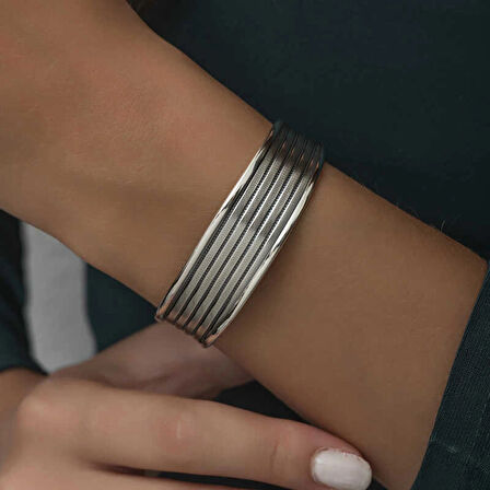 Supertrend Gümüş Eskitme Desenli Kadın Bilezik