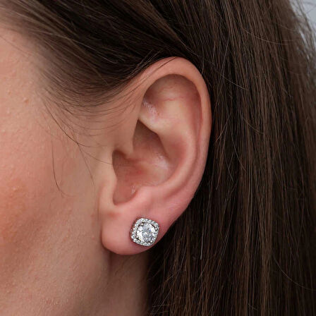 Supertrend Gümüş Kare Montür Pırlanta Çivilii Modeli Küpe