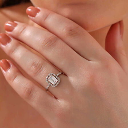 Supertrend Gümüş Beyaz Baget Taşlı Kadın Yüzük