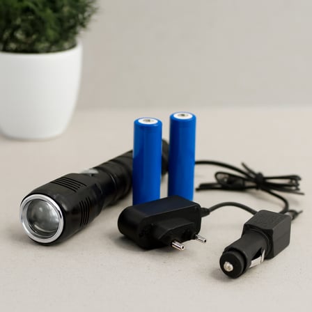 Zoomlu COB LED Şarjlı Metal El Feneri 3000 Lümen 17 cm