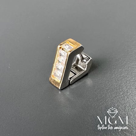 Zirkon Baget Taşlı Üçgen Küpe - Kp00103