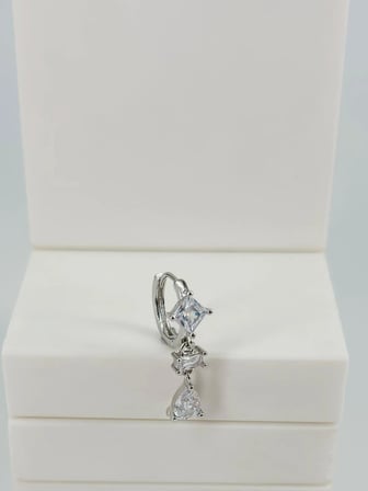 Rodyum Zirkon Taşlı Uç Kısmı : Pirinç Kıkırdak Bar Uzunluğu : 6 Mm / Bar Kalınlığı 0.8 Mm / Top Boyu 3 Mm / Çap 10 Mm - Pt0077