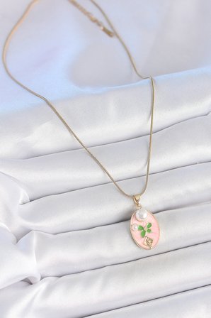 316L Çelik Gold Renk Zincir Pembe Mineli Oval İncili Çiçek İşlemeli Portre Mod
