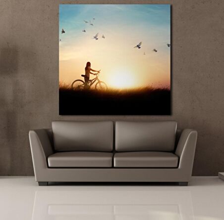 BİSİKLET SÜREN KIZ