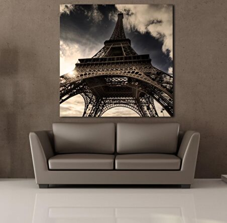 GRİ GÖKYÜZÜ VE EYFEL KULESİ