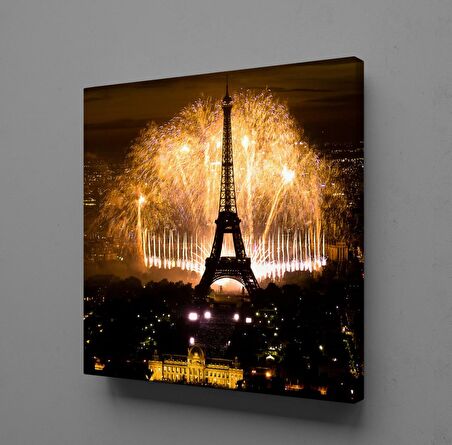 HAVAİ FİŞEKLE EYFEL KULESİ