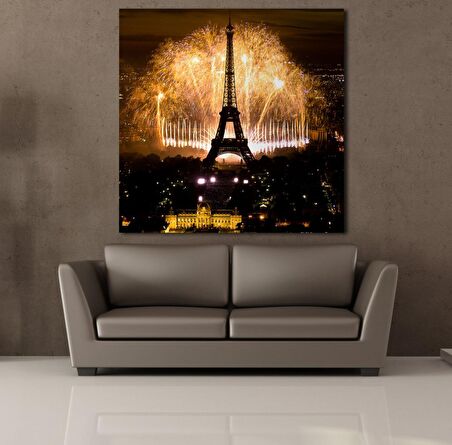 HAVAİ FİŞEKLE EYFEL KULESİ