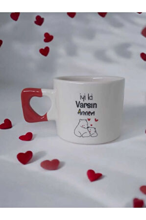 İyi ki Varsın Annem Yazılı El yapımı Seramik Kırmızı Kalp Kupa Mug Bardak Çay / Kahve Fincanı