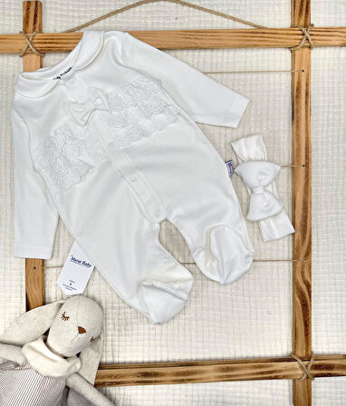Kız Bebek Bebe Yaka Dantel Detaylı Bandanalı Pamuklu Tulum