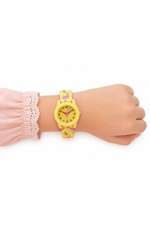 Flamingo Ve Ananas Desenli Kız Çocuk Kol Saati Sarı Rakamlı Saat ST-304427
