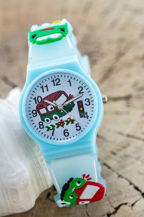 Erkek Çocuk Araba Figürlü Turkuaz Analog Silikon Kordon Kol Saati ST-304438