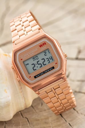 Rose Bakır Renk Retro Dijital Kadın Kol Saati Çelik Kordonlu Alarm ve Kronometre ST-304462