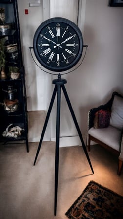 Black Aura Tripod Ayaklı Saat