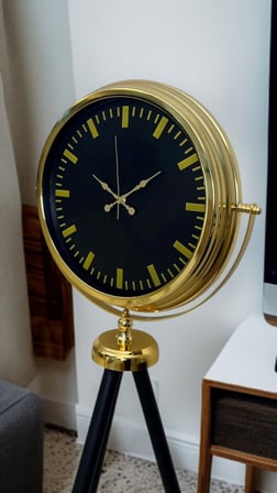 Eskitme Tripod Ayaklı Dekoratif Saat