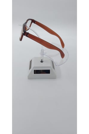 Güneş Enerjili Dönerli Gözlük Standı Beyaz