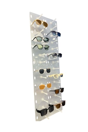Duvara Monte Gözlük Standı 28'li Pleksi Glass | 99x33 cm Gözlük Teşhir Standı