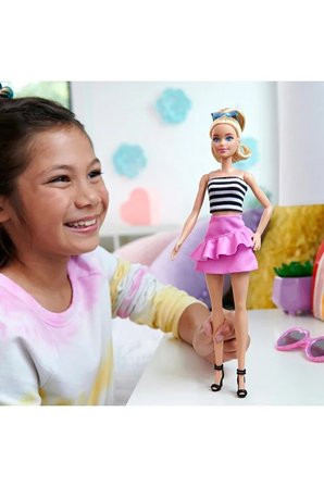 Barbie Fashionistas Doll - Black And White Hrh11