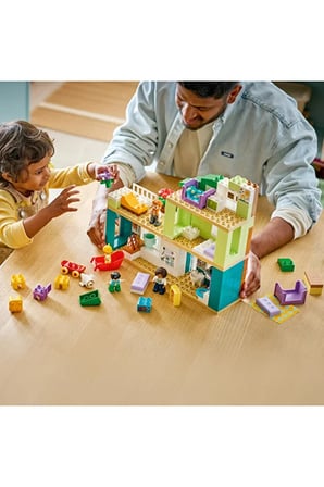Lego ® Duplo® Kasabası 3’Ü 1 Arada Figürlü Modern Aile Evi 10470 - 2+ Oyuncak Yapım Seti (166 Parça)