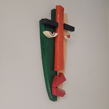 Dalgın Bir Tip – El Yapımı Renkli Soyut Ahşap Yüz Maskesi (41x18,5 cm)