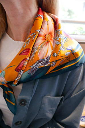 Çiçek Desenli Fular ve Kuşlar Broş Seti