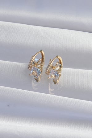 USLUCAN ALIŞVERİŞ Pirinç Gold Renk İri Zirkon Taşlı Kıvrımlı Minimal Kelebekli Halka Küpe