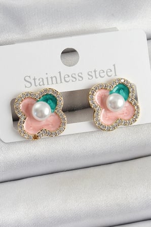 USLUCAN ALIŞVERİŞ Pirinç Pembe Mineli İnci Detaylı Zirkon Taşlı Sanatsal Portre Yonca Model Gold Renk Kadın Küpe