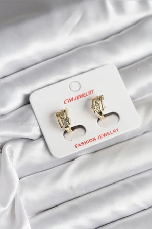 USLUCAN ALIŞVERİŞ 14K Gold Renk Kaplama Yarım Halka Zirkon Taşlı CM Kadın Küpe
