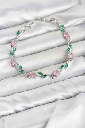 Pirinç Gümüş Renk Pembe Zirkon Taşlı Çiçek Model Kadın Bileklik