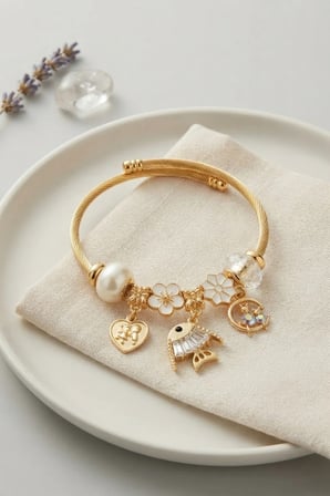Balık Charmlı Beyaz Renk Gold Bileklik